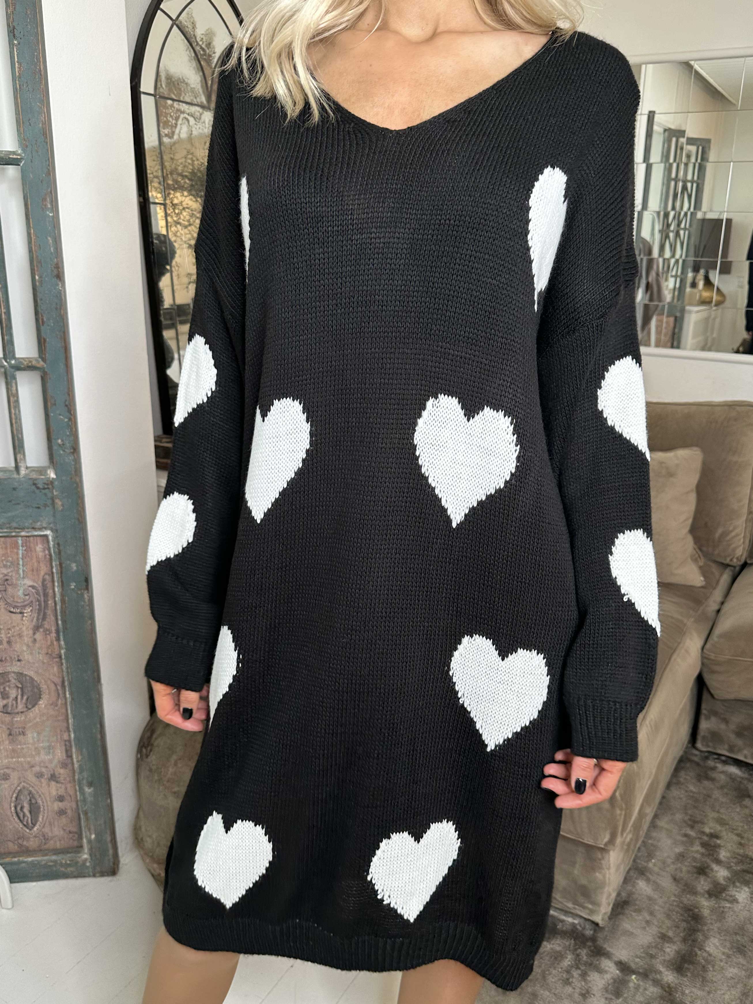 Lela - Stickad klänning med hjärtan